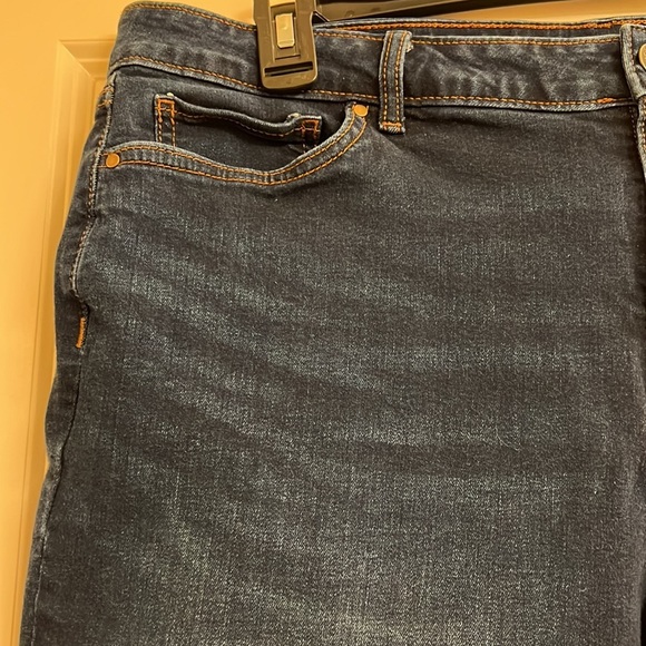 Croft and barrow ladies shorts - Picture 2 of 7